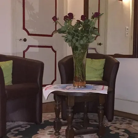 Chateau De Гостевой дом